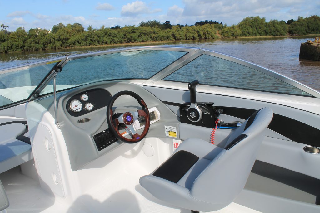 New Olympic 580 Bowrider - Image 2