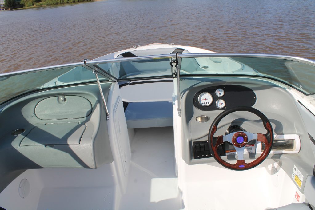 New Olympic 580 Bowrider - Image 9