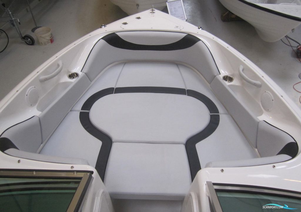 New Olympic 580 Bowrider - Image 13
