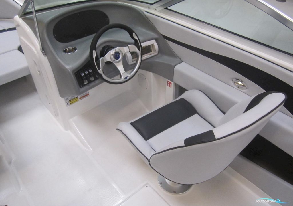 New Olympic 580 Bowrider - Image 17
