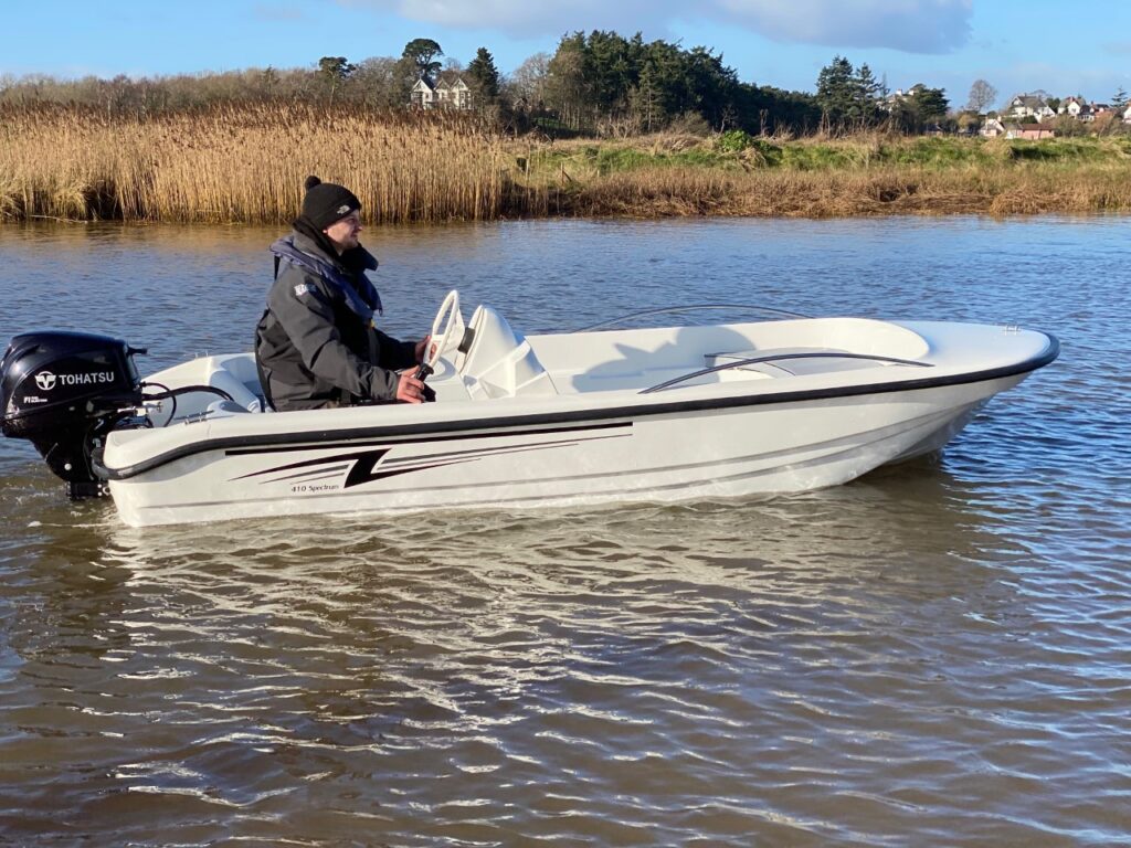 Spectrum 410 RC Rigged with Tohatsu MFS15 EPS