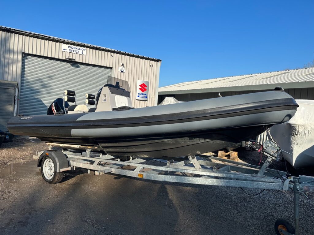 HYDROSPORT 565 Sports Ribs Suzuki DF90 and trailer - Image 3
