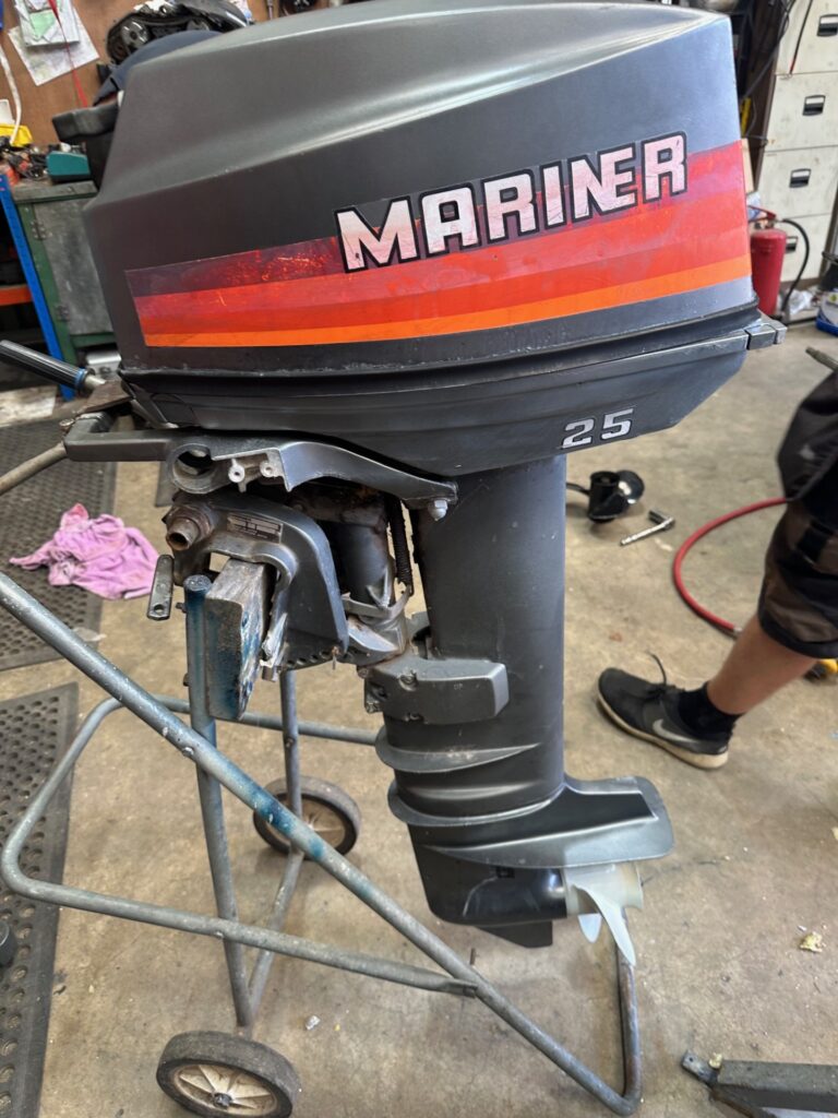 MARINER 25HP LONGSHAFT ELECTRIC START SOLD - Image 3