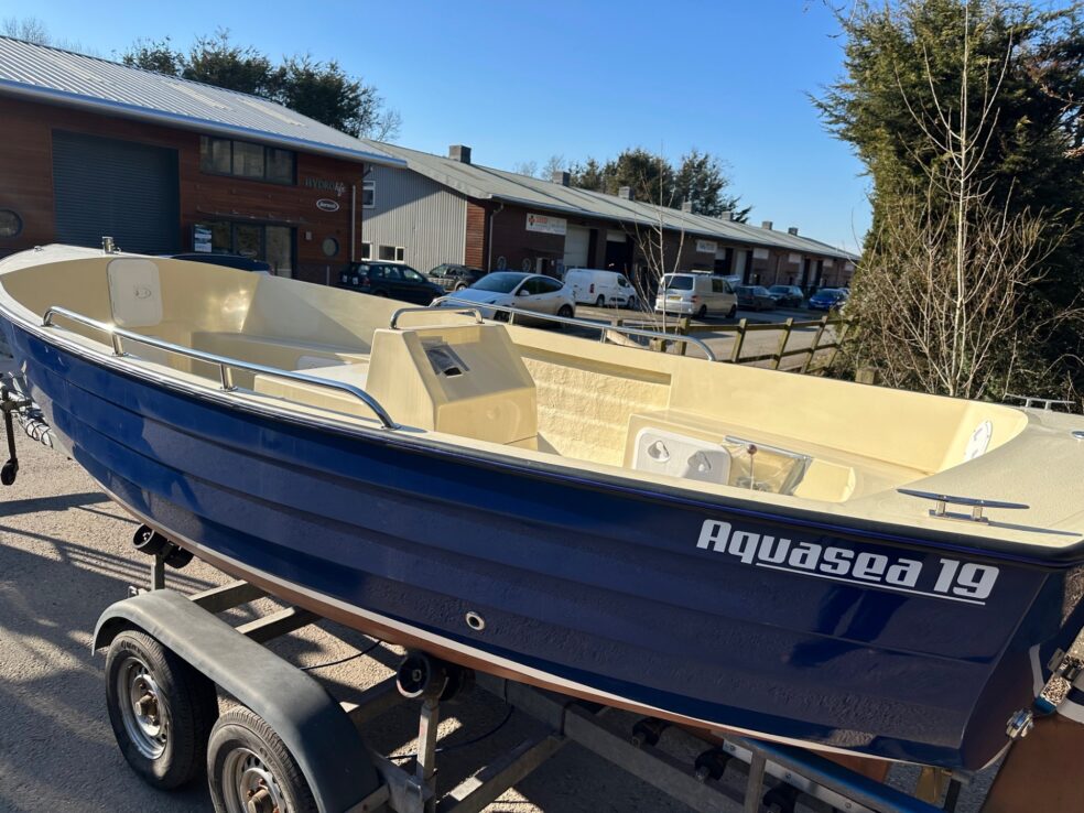 Aquasea 585 EL coastal launch